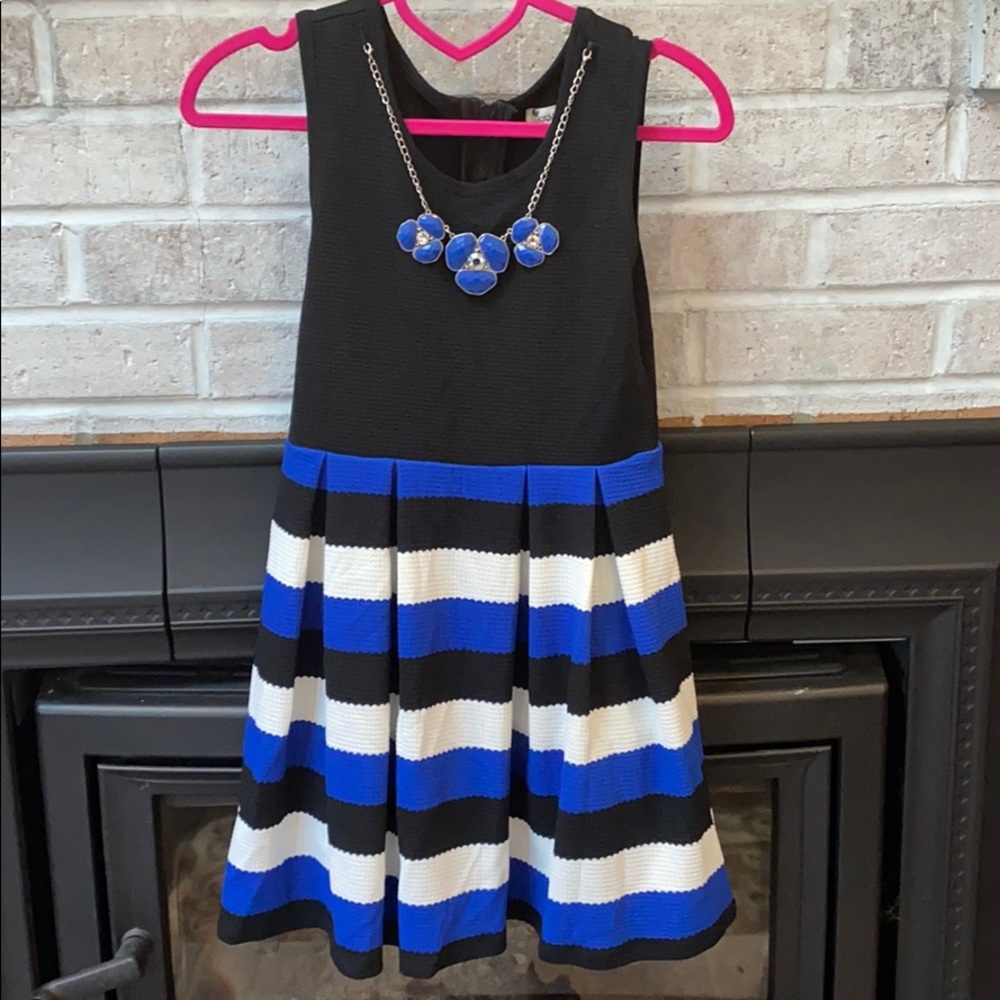 Stunning Sleeveless Dress with Necklace -Girls 10